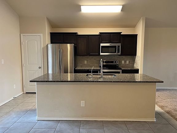 4th image of 1704 Rattler Ln