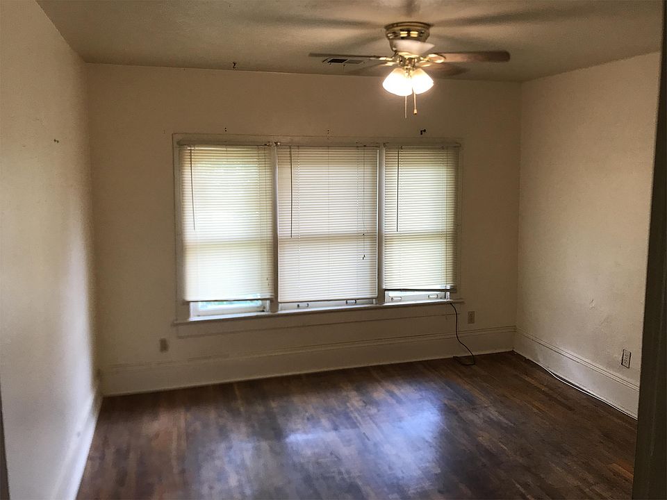 619 Marine #5 - living room (vacant)
