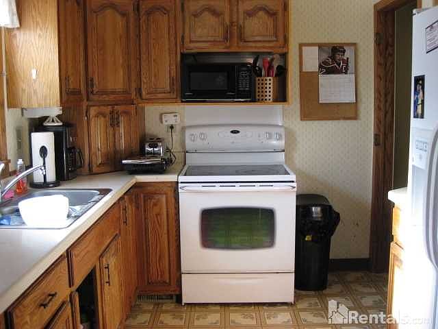 2nd image of 116 W College St