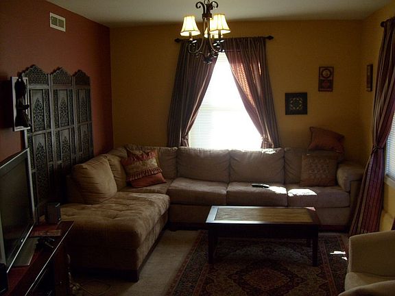 3rd image of 771 Roosevelt Ave
