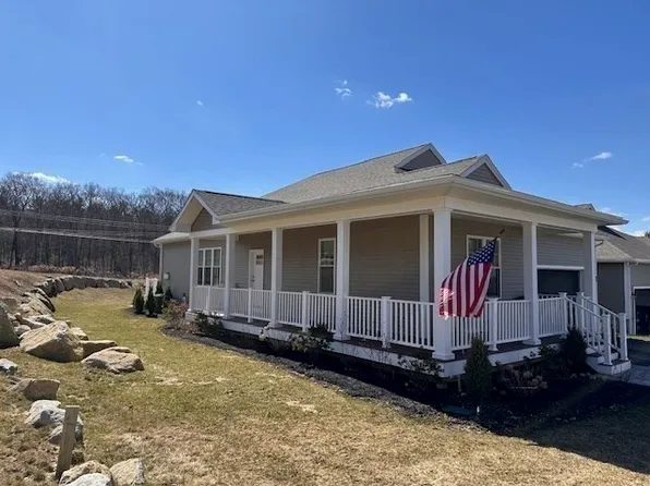 61 Spring Hill Dr #61, Uxbridge, MA 01569