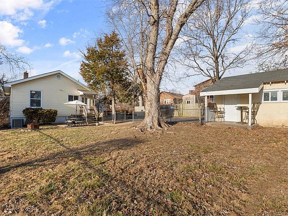 4th image of 3504 Manhattan Ave