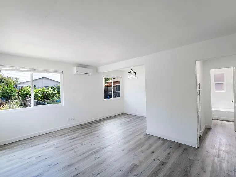 2316 E Jewett St — Photo 4