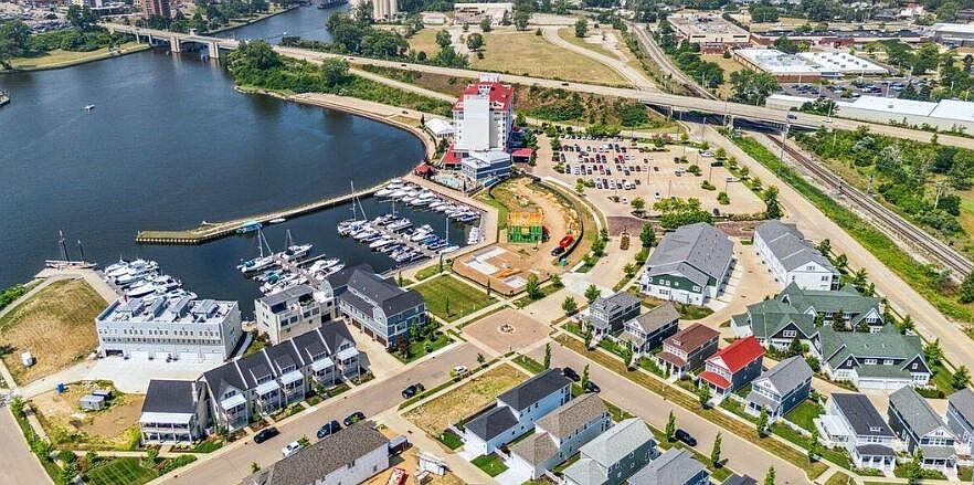 1st image of 800 Whitwam Dr #37