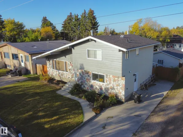 5226 43rd St, Barrhead, AB T7N 1J7