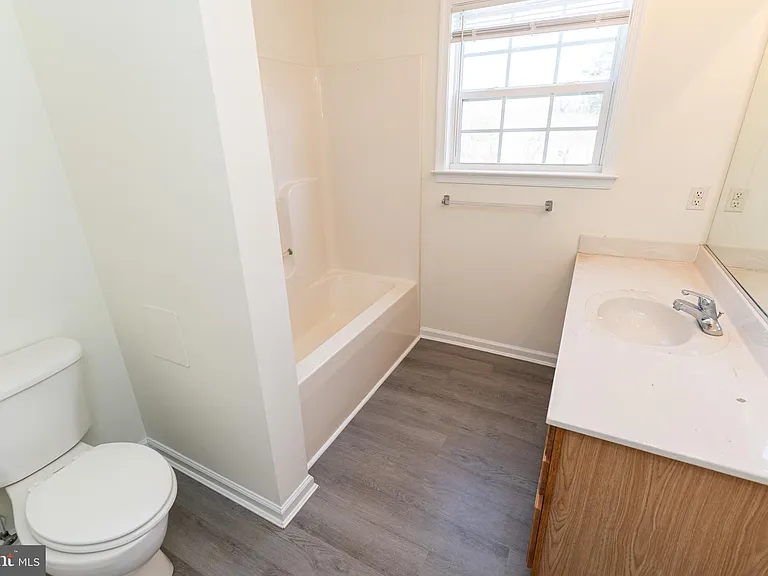 202 Carsons Ct — Photo 29