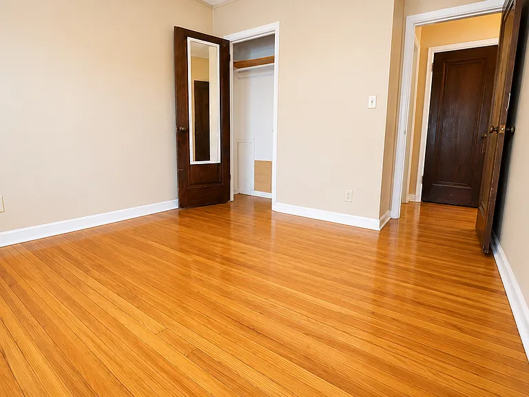 Grand Ave Apartments — Photo 16