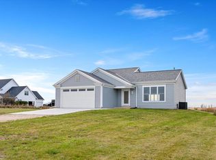 271 Hidden Bluff Rd, Cedar Grove, WI 53013