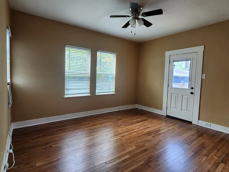 803 W Hollywood Ave — Photo 14