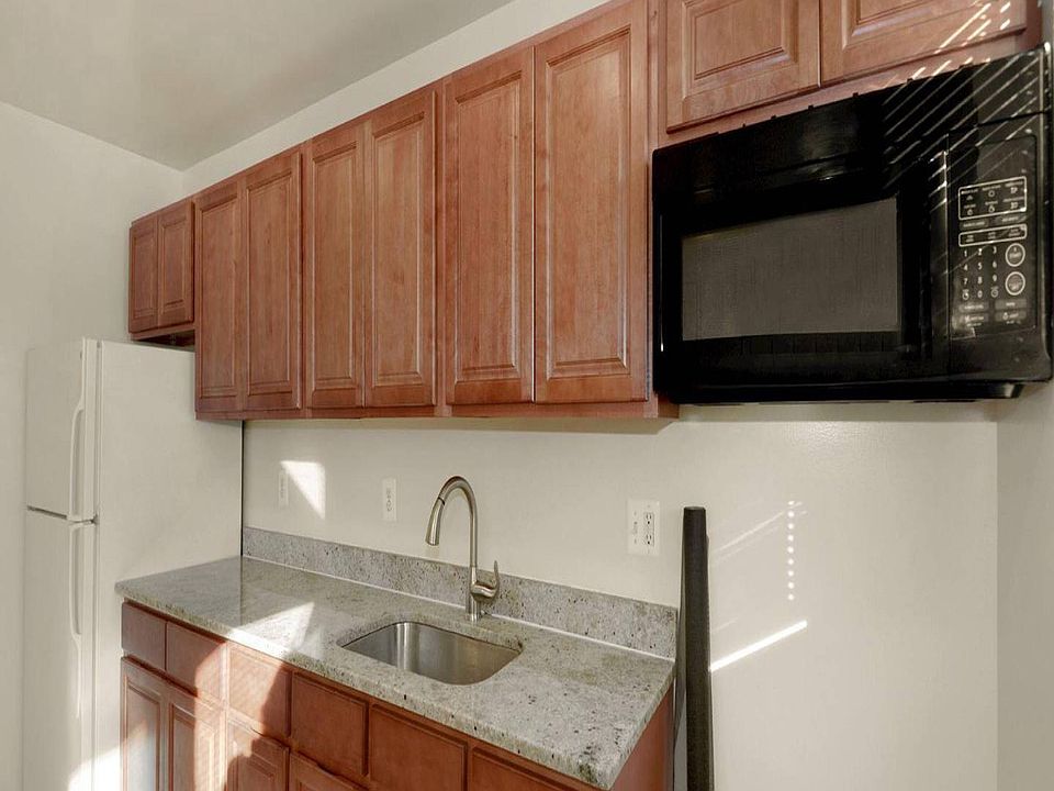 1st image of 212 Orange St SE APT 3