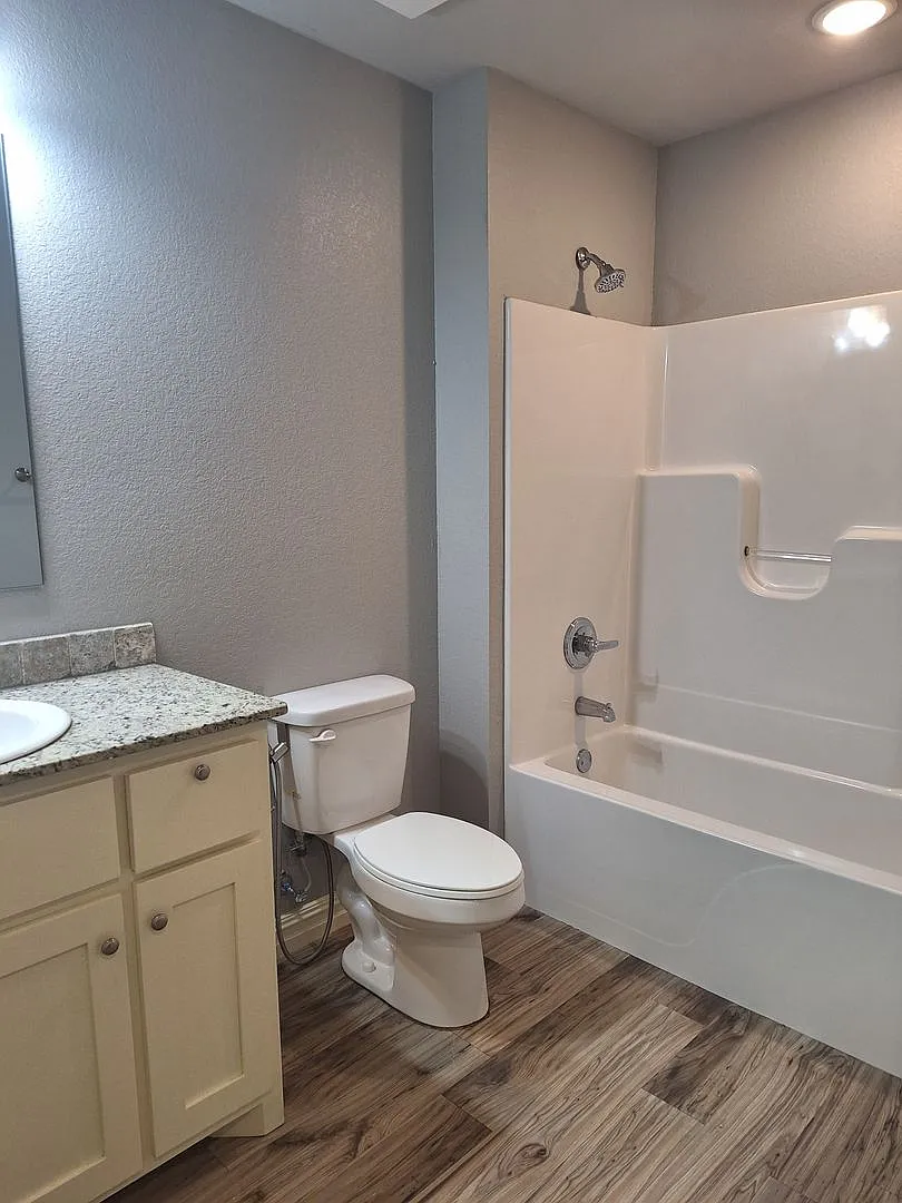 3 bed, 2.0 bath, 1500 sqft, $1,365 — Photo 4