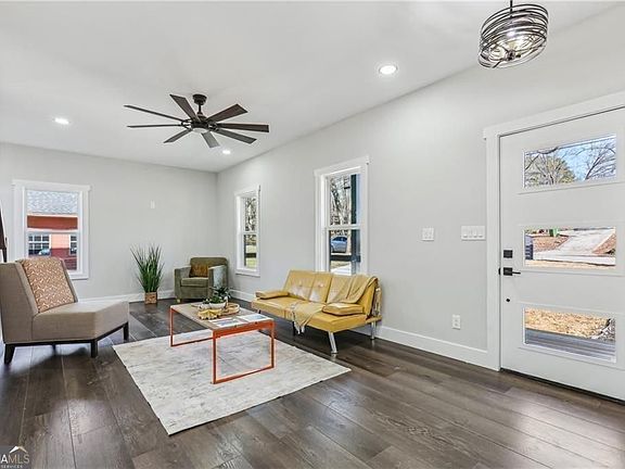 4th image of 665 Ferris St SW