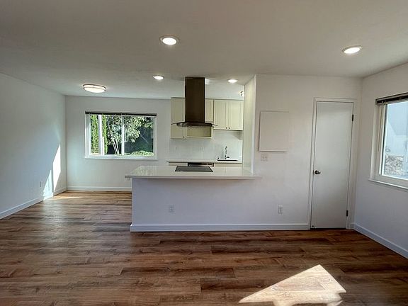 2nd image of 1205 Geraldine Way APT 1