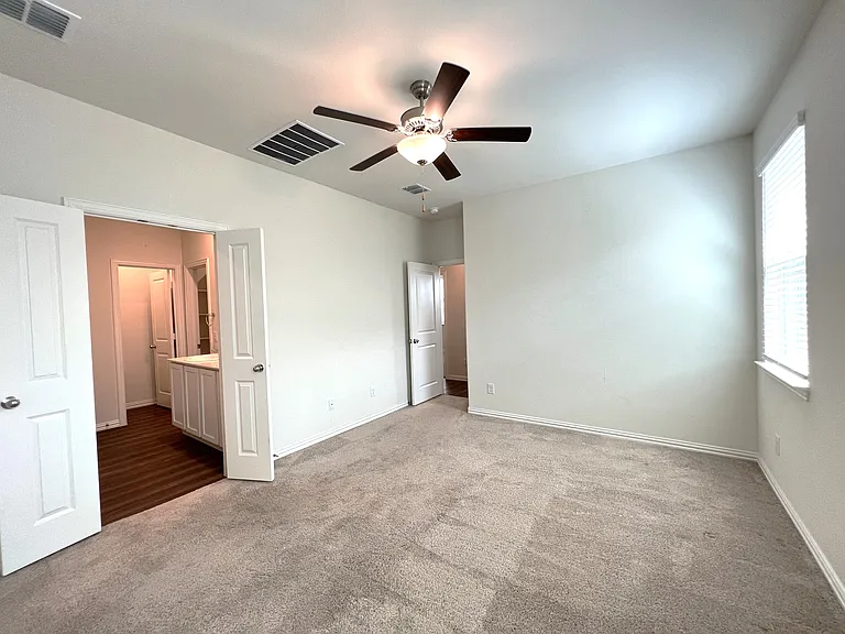1511 Avery Pointe Dr — Photo 14