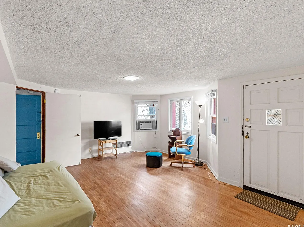Building Photo - 1065 E 300 S