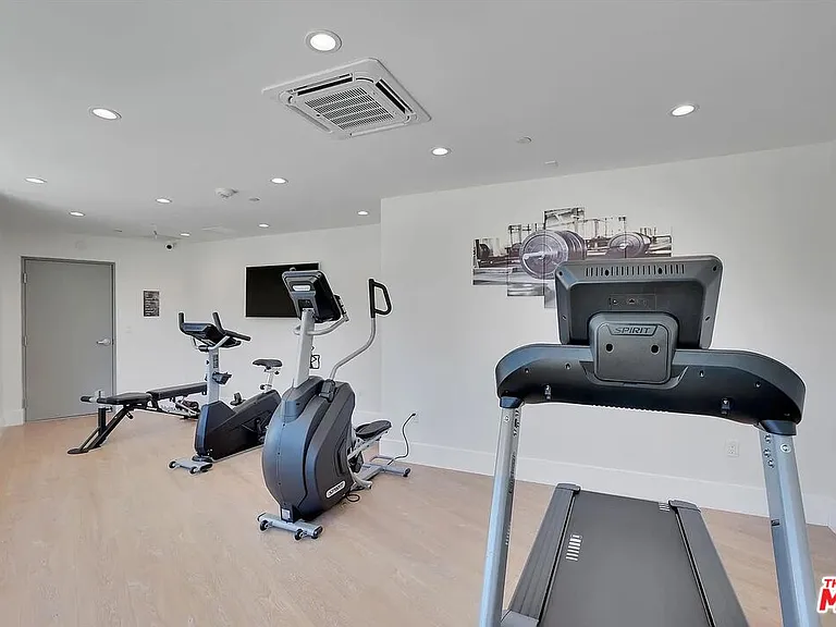 14419 Riverside Dr #306 — Photo 23