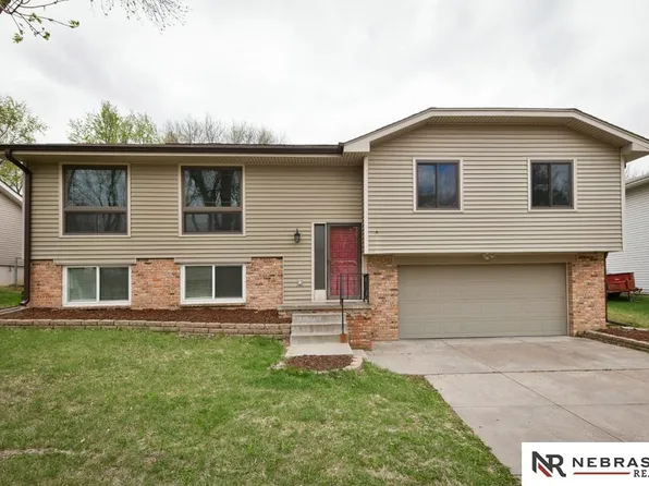 1413 Cherry Tree Ln, Papillion, NE 68133
