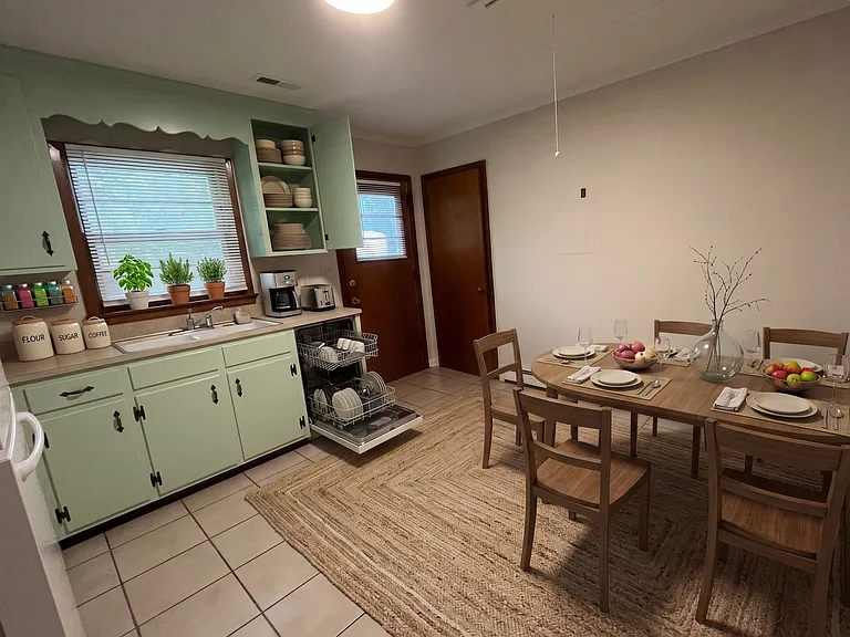 5 Howell St #1 — Photo 2