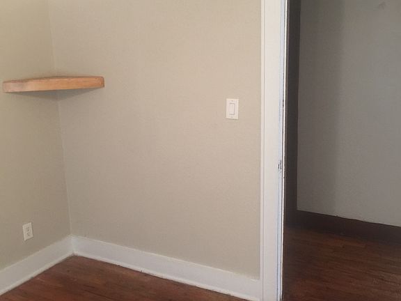 Middle bedroom 