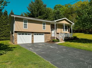 438 Sandalwood Dr, Hixson, TN 37343
