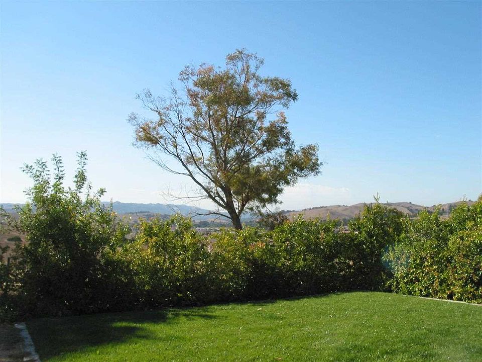 1st image of 66 Hidden Hills Pl