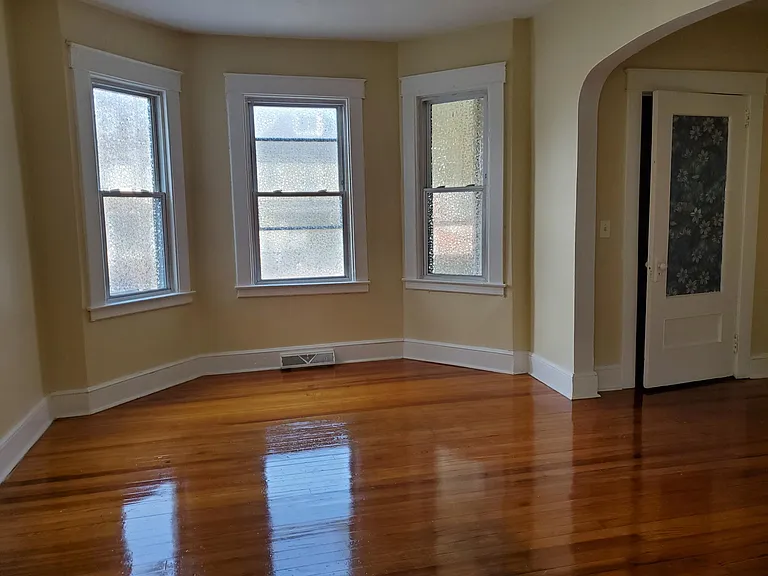 107 Sheffield Ave — Photo 1