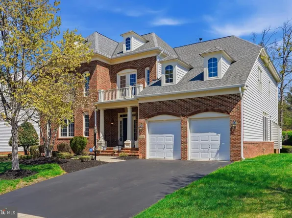 8033 Tysons Oaks Ct, Gainesville, VA 20155