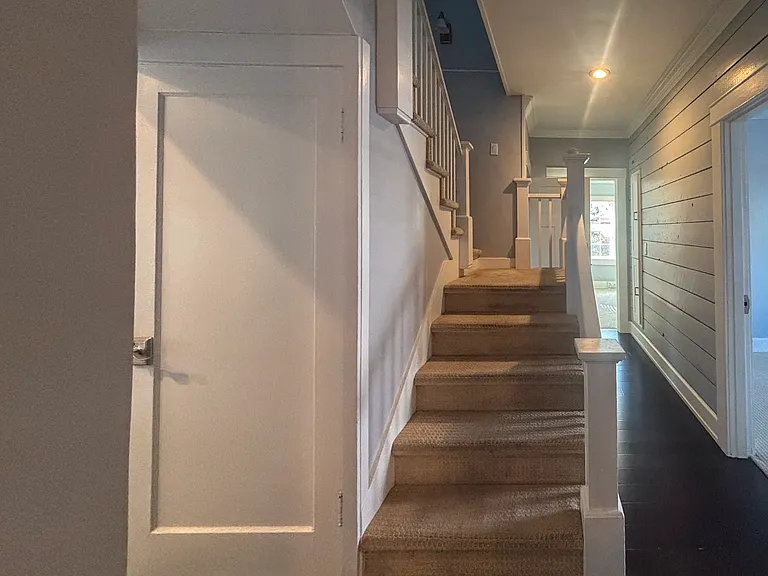 235 SE Lechner St — Photo 36