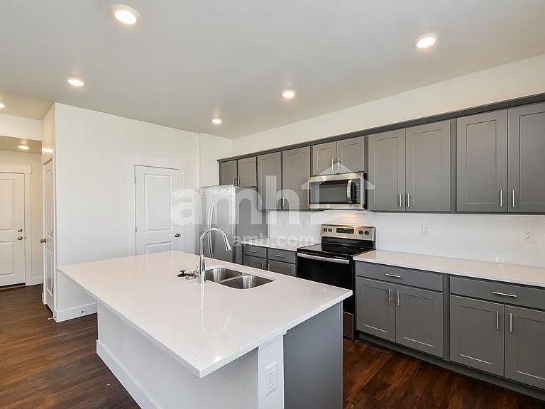 7618 Mardale Ln — Photo 3