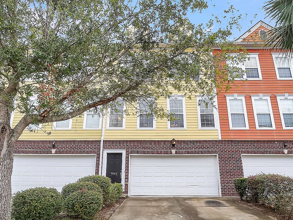 Beautiful Rainbow Row Type 2600+ square foot Townhouse