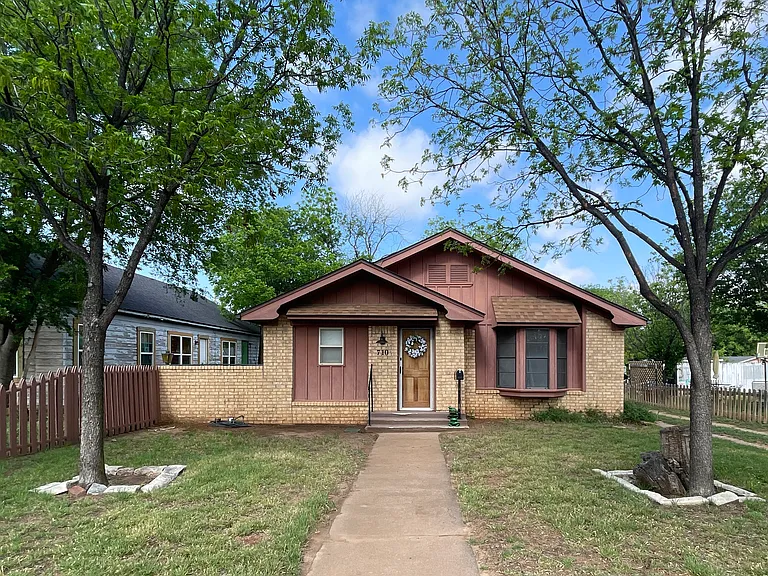 710 Clinton St — Photo 1