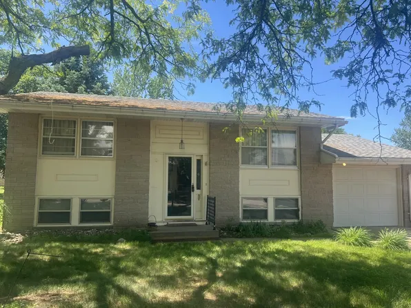 112 Linnwood Ln, Norfolk, NE 68701