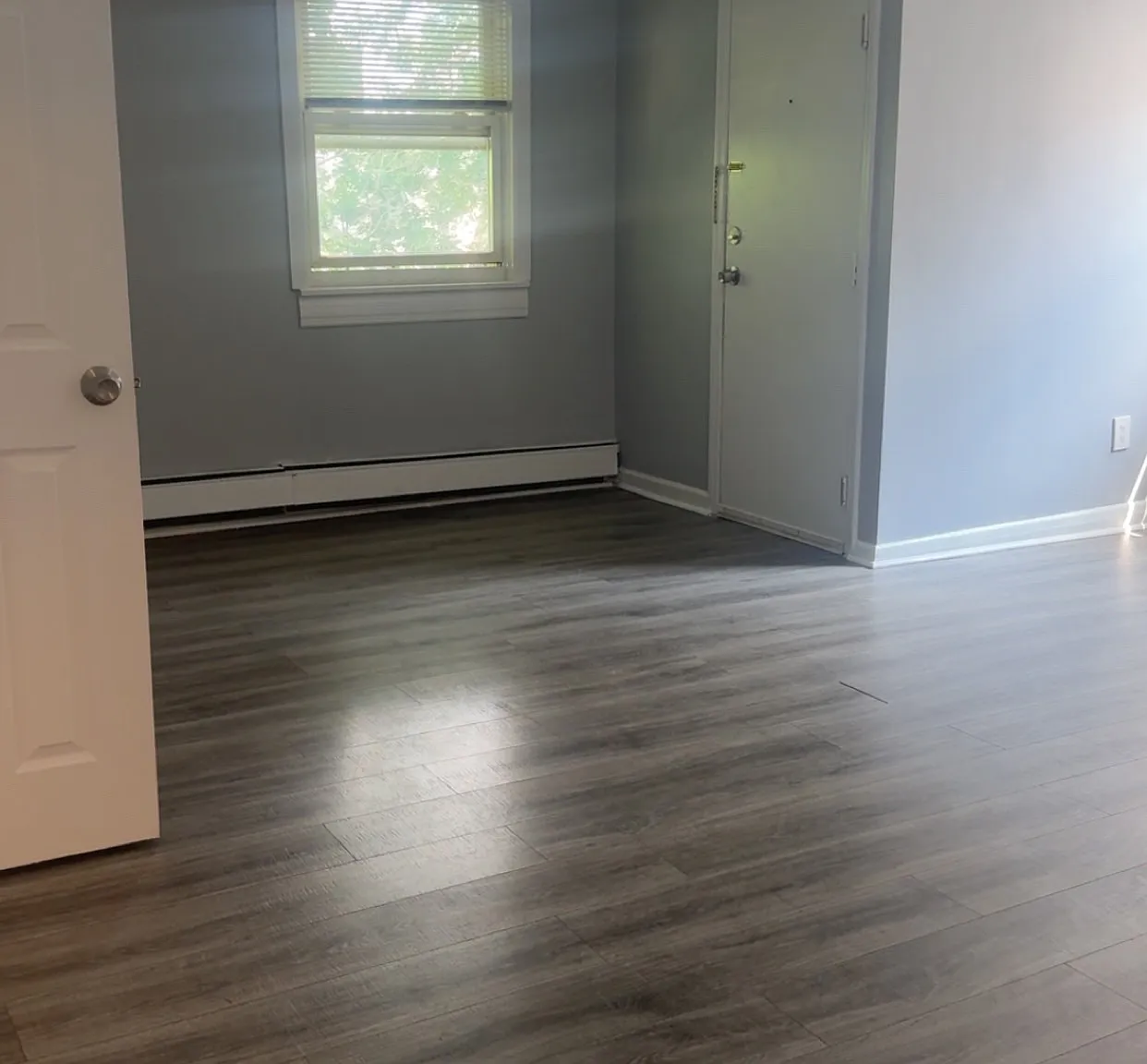 3 bed, 825 sqft, $2,300 — Photo 3