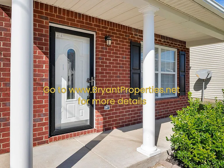 2872 Creekbend Dr — Photo 3