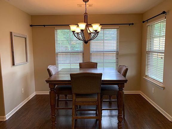 Dining area off kitchen