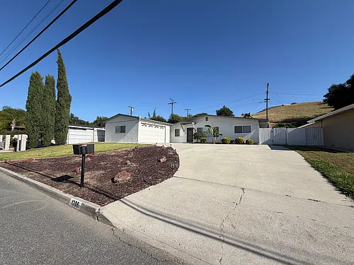 1206 Maplegrove St Photo 1