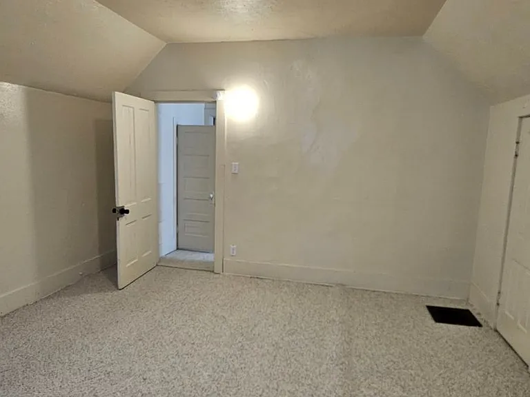 819 E Whitmer St — Photo 17