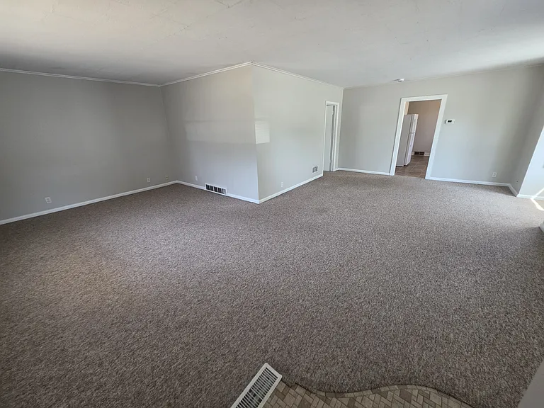 359 College Ave — Photo 9