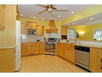 1029 Hinman Ave photo 1