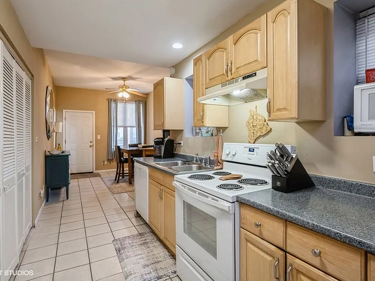 845 W Leland Ave #2 — Photo 3
