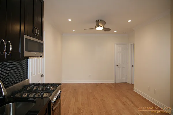 Rented by aptsandlofts.com | media 27