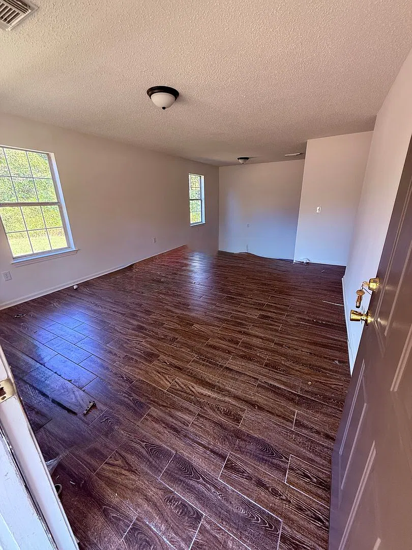 Renovated 3 bedroom 2 bath house — Photo 2