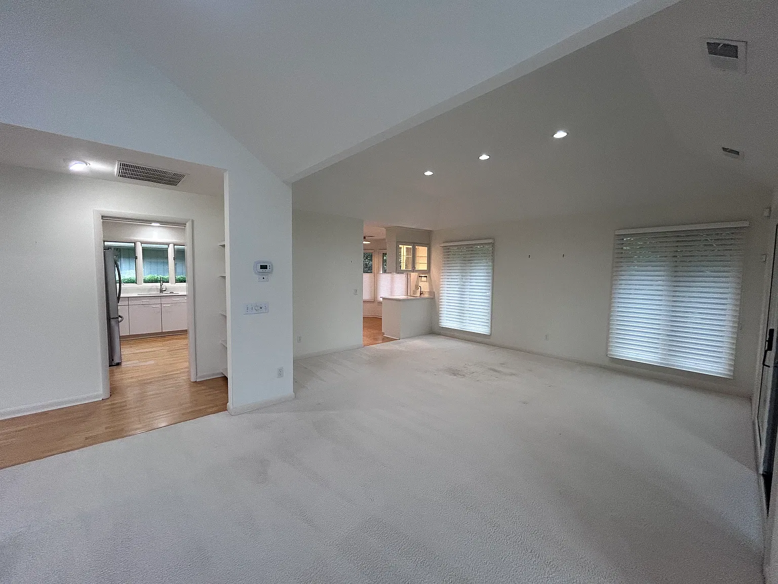 3 bed, 2588 sqft, $5,500 — Photo 4