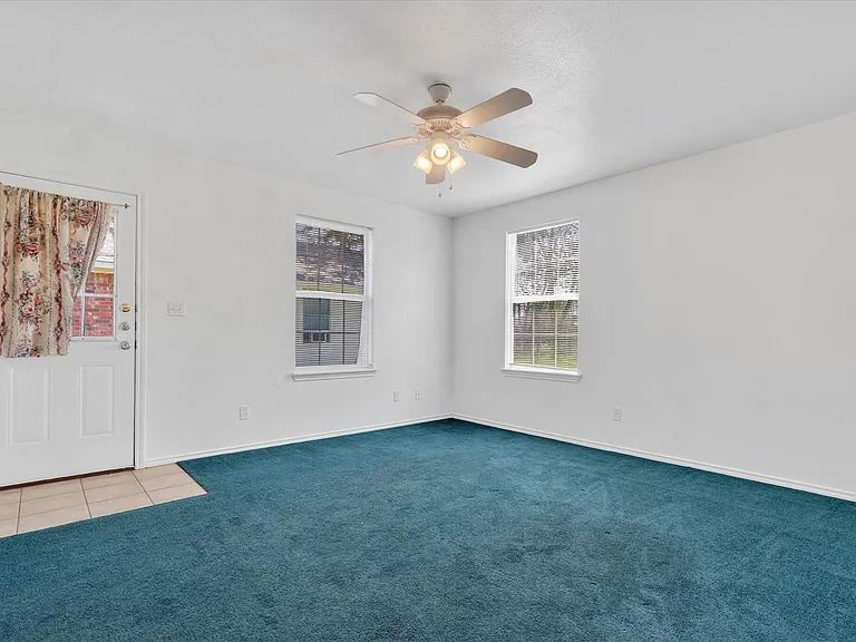 509 W Cedar St — Photo 8