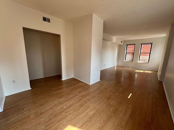 5th image of 732-734 S Millvale Ave #B5