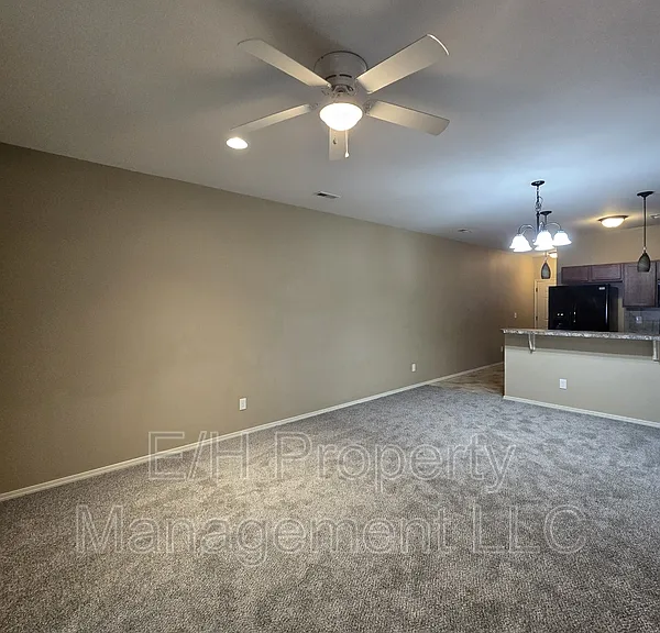 2146 N Woodlawn Blvd — Photo 16