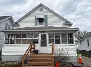 610 W 8th St, Mishawaka, IN