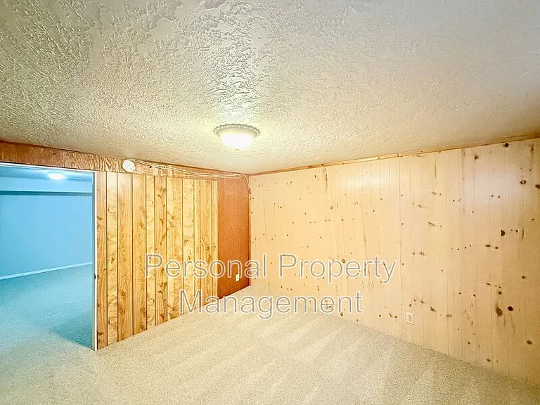 506 W 39th St — Photo 15