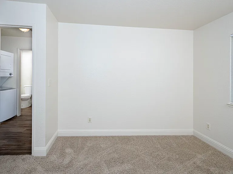 Alderwood Park Apartments — Photo 26