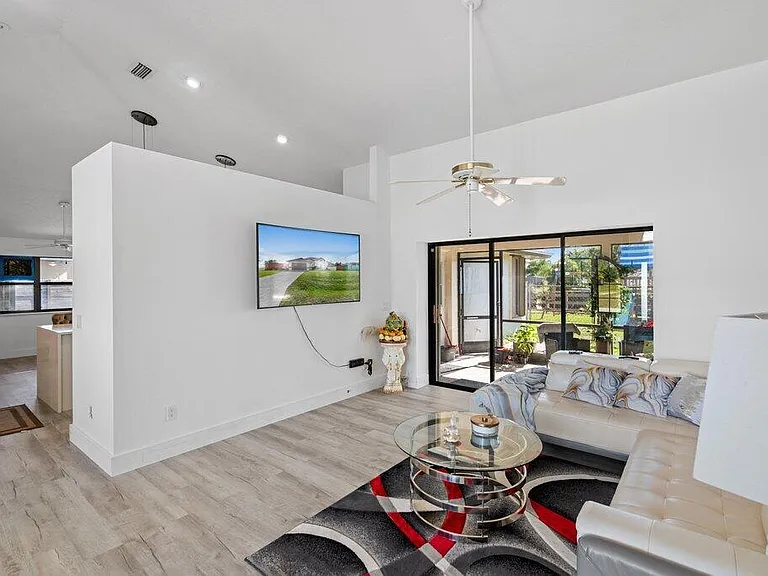 434 SW Jeanne Ave — Photo 31